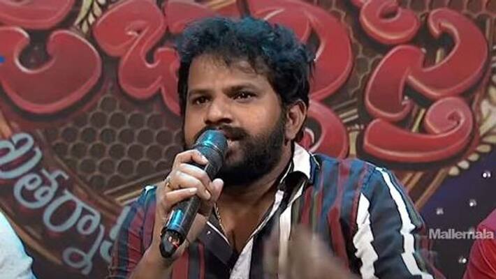 Hyper Adi apologise to Telangana people for his comments Hyper Adi apologise to Telangana people for his comments