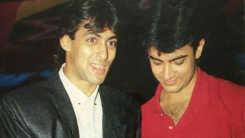 <p>आमिर और सलमान ने करीब-करीब साथ ही सफलता की सीढ़ियां चढ़ी। और आज दोनों की ही गिनती सुपरस्टार में होती है। आज भले ही दोनों एक-दूसरे के अच्छे दोस्त हों, लेकिन एक वक्त ऐसा भी था जब सलमान के बिहेवियर की वजह से आमिर उनको पसंद नहीं करते थे।</p>