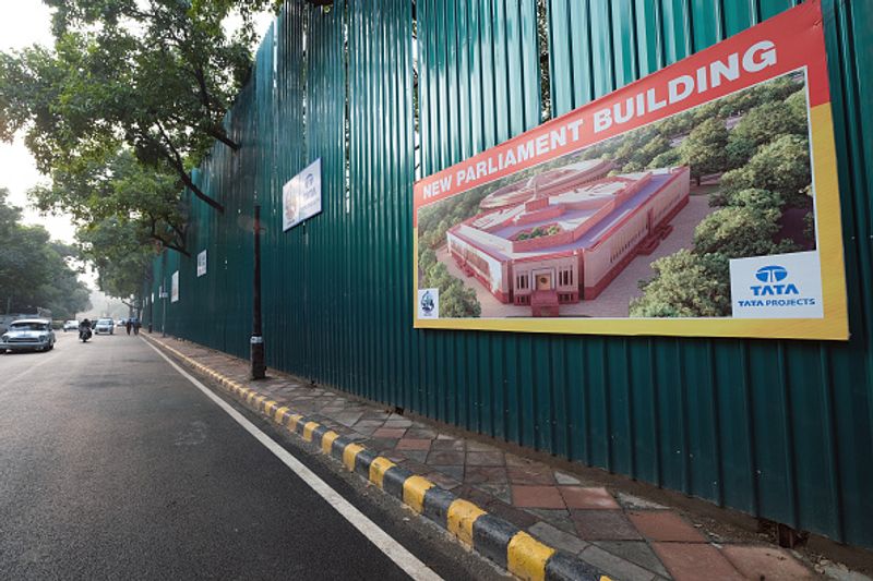 'കൊവിഡ് മഹാമാരിയുടെ രണ്ടാംവരവിന്റെ ഈ കാലത്ത്, എല്ലാവരും മാസ്ക് ധരിച്ചും സാനിറ്റൈസ് ചെയ്തും സാമൂഹ്യ അകലം പാലിച്ചും വാക്സിന് എടുത്തും പ്രതിരോധത്തിന് തയ്യാറാവണമെന്ന് ഏഷ്യാനെറ്റ് ന്യൂസ് അഭ്യര്ത്ഥിക്കുന്നു. ഒന്നിച്ച് നിന്നാല് നമുക്കീ മഹാമാരിയെ തോല്പ്പിക്കാനാവും.' #BreakTheChain #ANCares #IndiaFightsCorona