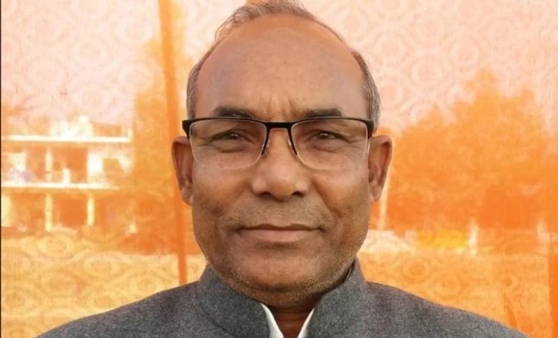 दल बहादुर कोरी पहली बार 1993 में विधायक बने थे। इसके बाद 1996 में दूसरी बार जीत हासिल करके वह राजनाथ सिंह के मुख्यमंत्री काल में राज्य मंत्री बने। 2004 में दल बहादुर कांग्रेस में शामिल हो गए थे। हालांकि 2014 में वह फिर भारतीय जनता पार्टी में शामिल हो गए थे। 2017 विधानसभा चुनाव में उन्होंने शानदार जीत हासिल की।
