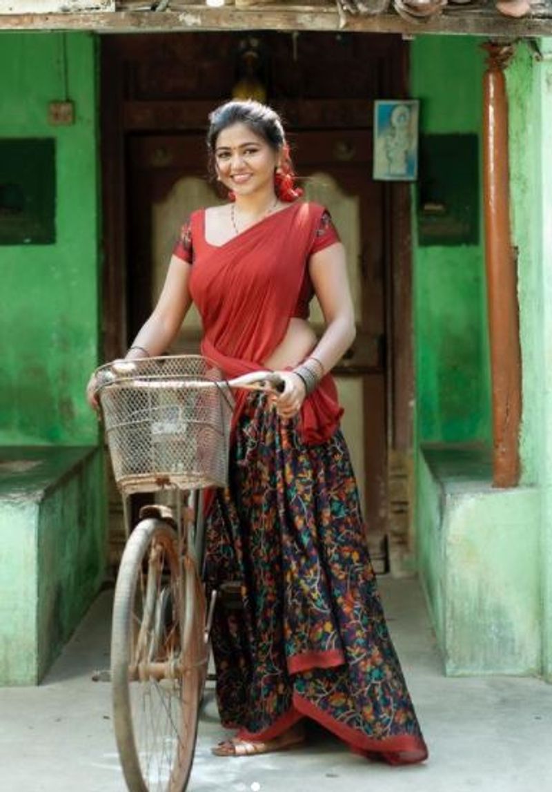 சமீபத்தில் இருட்டு அறையில் முரட்டு குத்து படத்தின் இரண்டாம் பாகமாக உருவான இரண்டாம் குத்து படத்தில் நடித்திருந்தார். தற்போது பவுடர் படத்தில் நடித்து வருகிறார். 