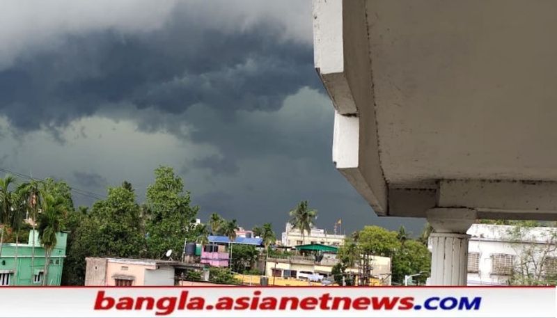 আবহাওয়া দফতর সূত্রে খবর,শুক্রবার আংশিক মেঘলা আকাশ কলকাতায় । বজ্রবিদ্যুৎ সহ হালকা থেকে মাঝারি বৃষ্টির সম্ভবনা কলকাতা সহ রাজ্য়ে।
