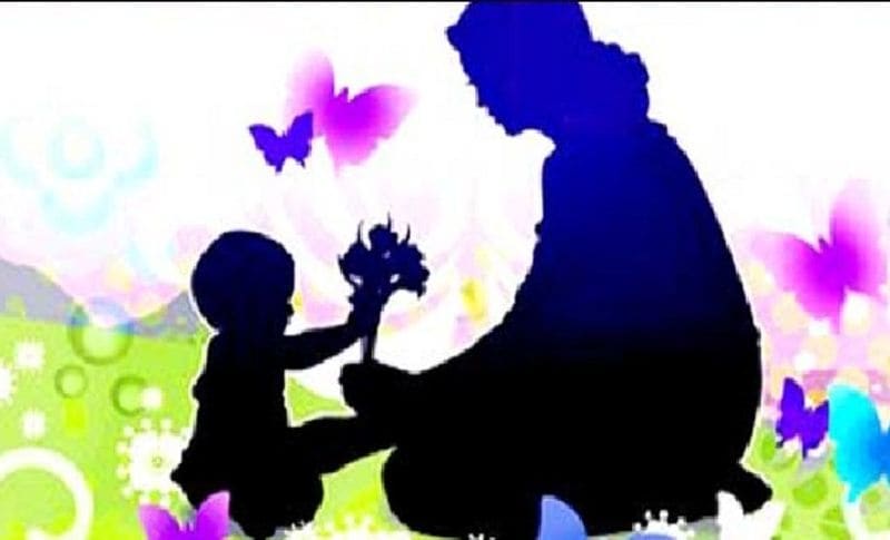 क्यों मनाया जाता है मदर्स डे : मदर्स डे मनाने को लेकर अलग अलग धारणाएं हैं। यही वजह है कि पूरी दुनिया में इस खास दिन के लिए एक तारीख तय नहीं है। हालांकि, मुख्य तौर पर मदर्स डे मनाने की शुरुआत अमेरिका से मानी जाती है। यहां एना जार्विस ने 1912 में अपनी मां के निधन के बाद इस दिन को मनाया था। तभी से मदर्स डे की शुरुआत मानी जाती है। वहीं, बोलविया में 27 मई को स्पेन की सेना ने आजादी की लड़ाई में हिस्सा लेने वाली महिलाओं की हत्या की थी। इसी वजह से यहां मदर्स डे मनाया जाता है। (फोटो सोशल मीडिया)