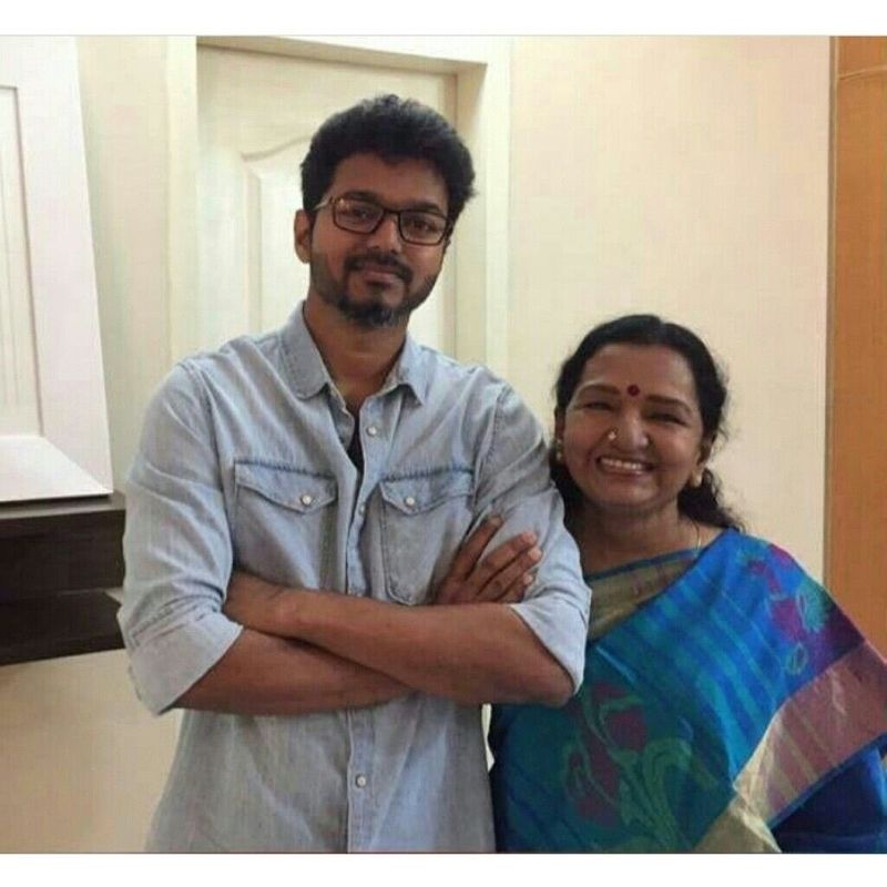 అమ్మతో దళపతి విజయ్.
