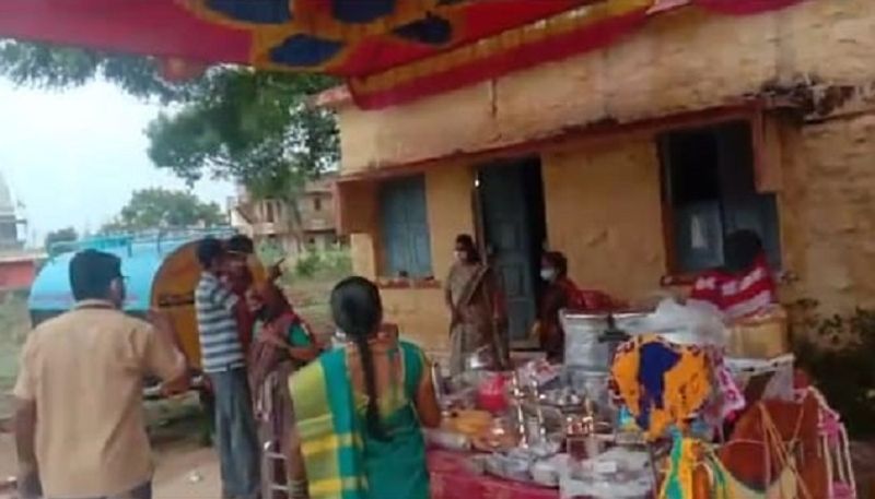 ಮದುವೆ ಮನೆಯಲ್ಲಿ 50 ಜನರು ಸೀಮಿತವಾಗಿದ್ರೂ ಕೆಲವೆಡೆ ಹೆಚ್ಚುವರಿ ಜನರಿಗಾಗಿ ತಯಾರಿಸಿದ್ದ ಅಡುಗೆ