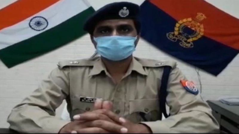 कोरोना सेल प्रभारी का बनाया गया प्रभारी
कोरोना काल में डॉ. अनिल कुमार पुलिस विभाग कानपुर को एक डॉक्टर के रूप में अपनी सेवाएं दे रहे हैं। उनके अनुभव को देखते हुए पुलिस कमिश्नर असीम अरुण ने उन्हें कोरोना सेल का प्रभारी भी बनाया है।