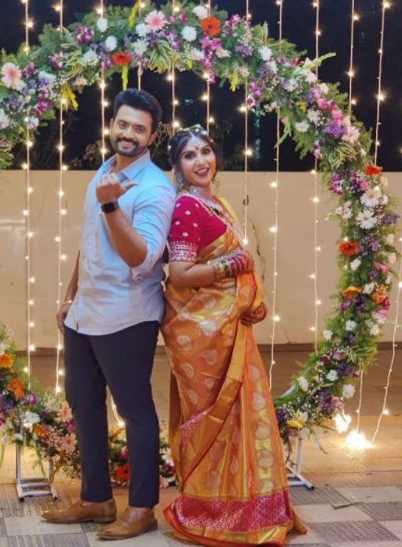 கீர்த்தி சீரியல் நடிகர் ஜெய்தனுஷ் என்பவரை காதலித்து திருமணம் செய்து கொண்டார்.