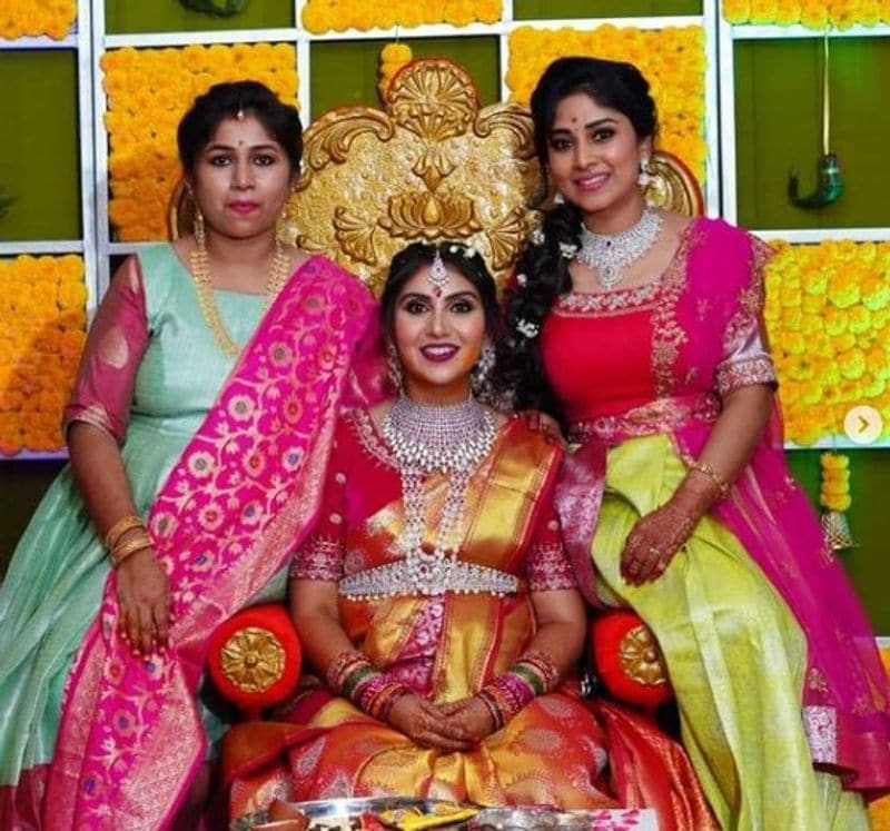 தற்போது நிறைமாத கர்ப்பிணியாக இருக்கும் கீர்த்திக்கு சமீபத்தில் வளைகாப்பு நடந்துள்ளது.