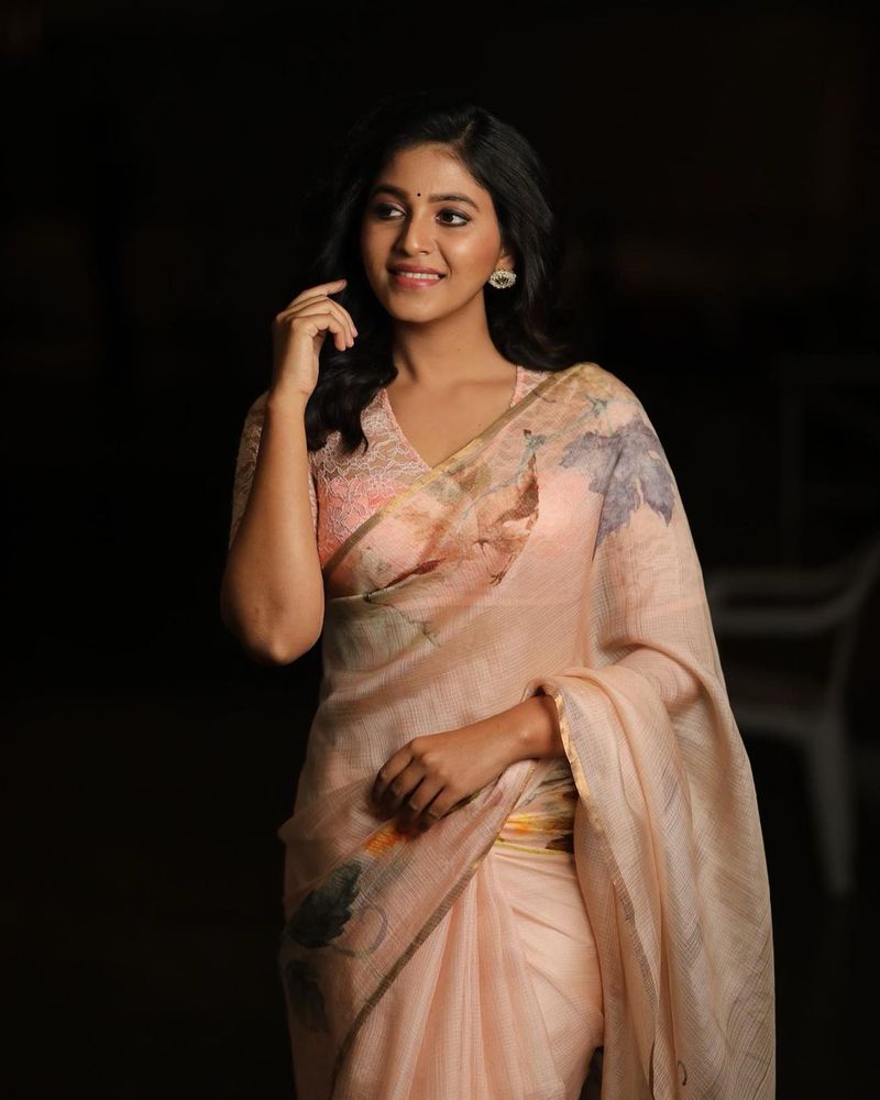 `సీతమ్మ వాకిట్లో సిరిమల్లె చెట్టు` చిత్రంలో సీత పాత్రలో తెలుగు ఆడియెన్సి మెస్మరైజ్ చేసిన విషయం తెలిసిందే.