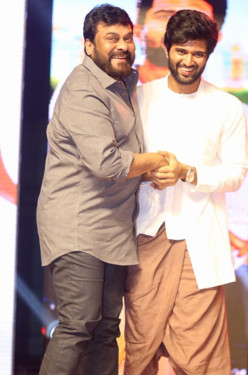 `గీత గోవిందం` సక్సెస్ మీట్లో చిరంజీవితో.