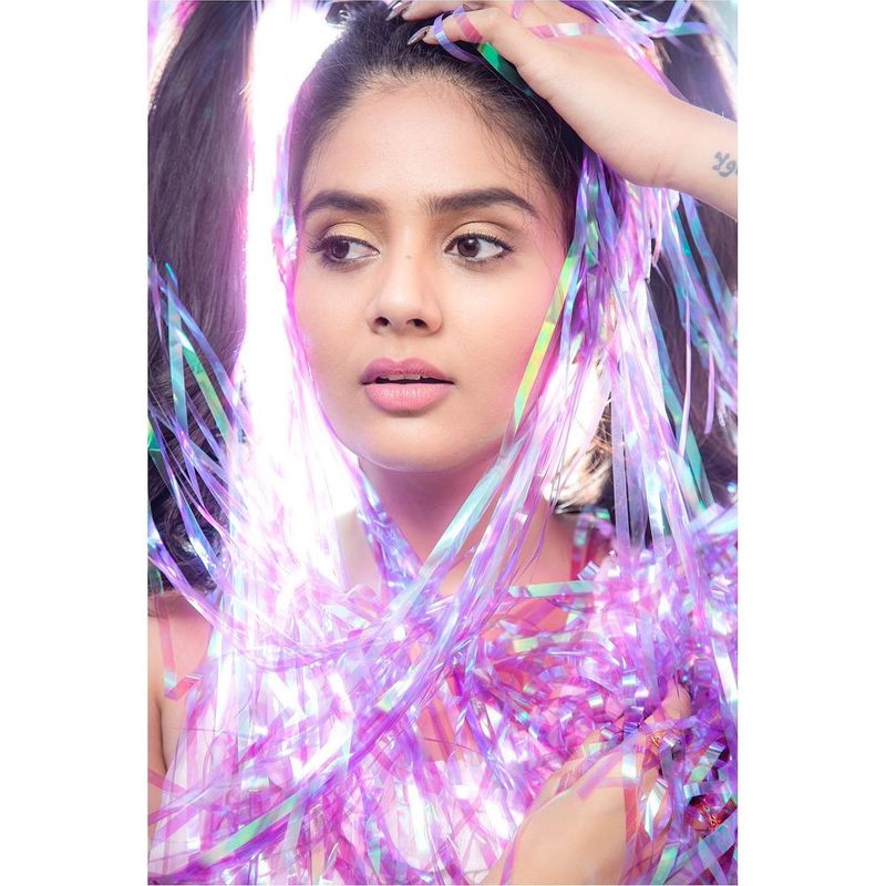 శ్రీముఖి క్యూట్ థ్రో బ్యాక్ ఫోటోలు.