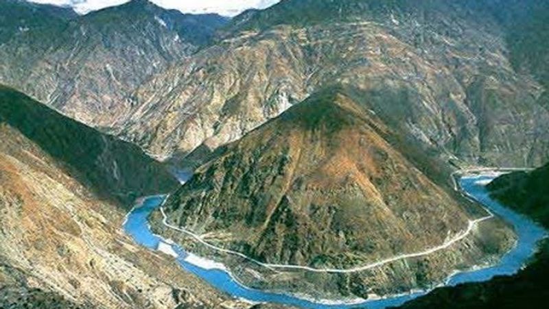 कोई नहीं लगा सका पता
दुनिया में कोई शांगरी-ला घाटी का पता नहीं लगा सका। जो भी यहां जाता है उसके बारे में कहा जाता है कि वो यहां से गायब हो जाता है। ऐसा कहा जाता है कि चीन की सेना ने इस घाटी को ढूंढने की बहुत कोशिश की लेकिन वो इस जगह का पता नहीं लगा सके। 