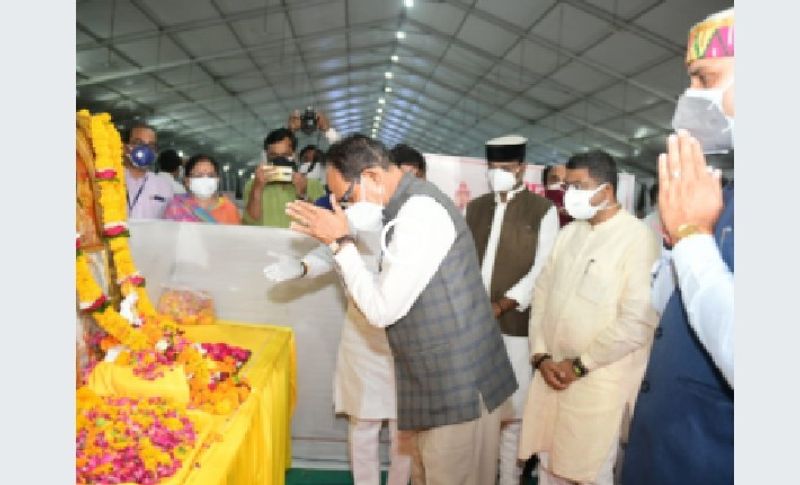 बता दें कि इस क्वारंटीन सेंटर में कई कोविड वार्ड बनाए गए हैं। जिनका नाम देश के स्वतंत्रता सेनानियों और महापुरुषों के नाम पर रखा गया है। सुभाष चंद्र बोस वार्ड, अब्दुल कलाम वार्ड, सरदार पटेल वार्ड, राजा भोज वार्ड जैसे नामों पर इन वार्डों का नाम रखा गया है। वहीं महिलाओं के वार्ड का नाम रानी लक्ष्मीबाई और रानी कमलापति रखा गया है
