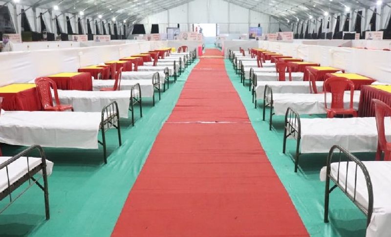 संस्था की तरफ से इस सेंटर में बड़ी एलईडी स्क्रीन भी लगवाई गईं हैं। ताकि मरीजों का मनोरंजन के साथ कुछ ज्ञान भी मिल सके। इस टीवी के जरिए मरीजों को रामायण और महाभारत सीरियल दिखाया जाएगा। इसके अलावा उन्हें योगा भी सिखाई जाएगी। साथ ही वह सेंटर में महामृत्युंजय मंत्र और गायत्री मंत्र का जाप भी कर सकेंगे।

