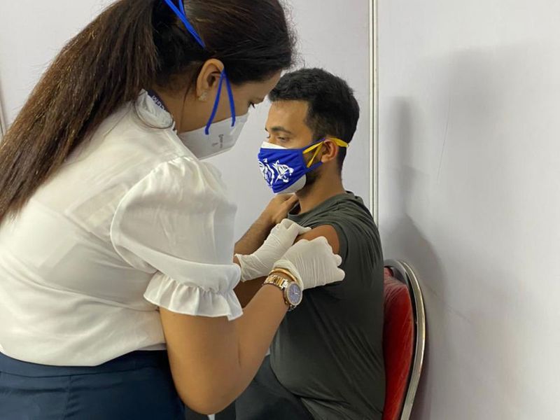 অজিঙ্কে রাহানে-করোনা বিরুদ্ধে লড়াইতে টিকা নিয়েছেন ভারতীয় টেস্ট দলে বিরাট কোহলির সহ অধিনায়ক অজিঙ্কে রাহানে।
