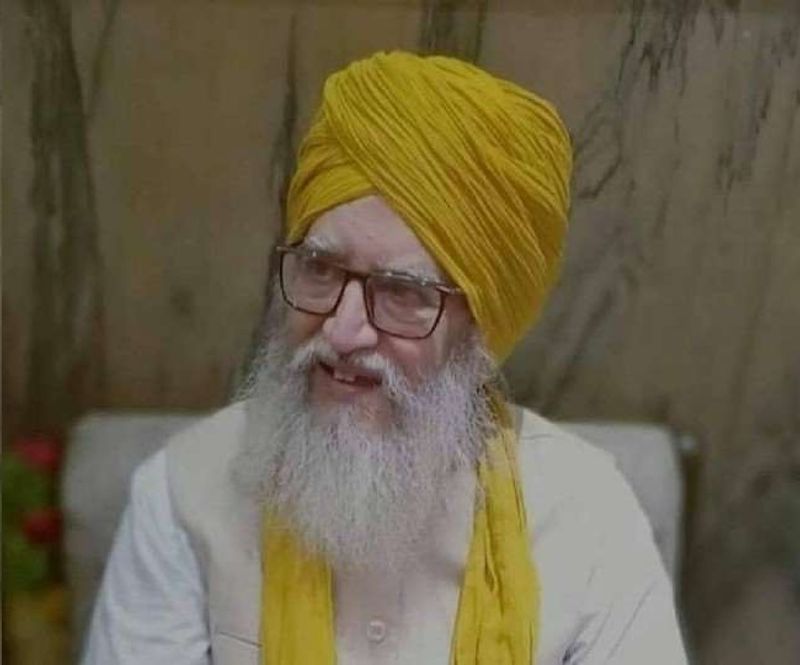 बताते चले कि कादरी साहब का मुसलमानों के साथ-साथ हिंदू भी सम्मान करते थे। उन्होंने कई मसलों पर सरकार का साथ दिया। चाहे वह नागरिकता संशोधन कानून का मसला रहा हो या कोविड-19 प्रोटोकॉल के पालन की बात। लोगों को नियम-कानून का पालन करने के लिए हमेशा कहते रहे।