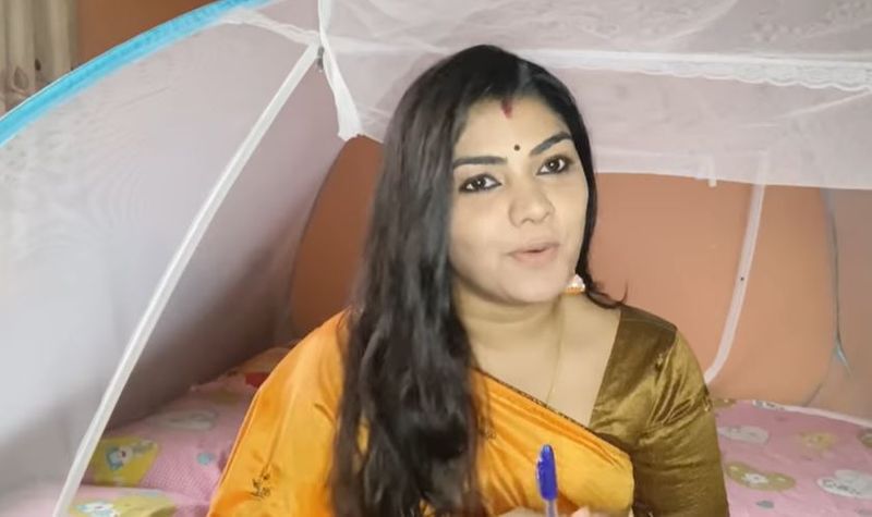 இவர் தற்போது கர்ப்பமாக இருப்பதாலும், கொரோனா இரண்டாவது அலை அதிகமாகி இருப்பதாலும் மருத்துவர்கள் அவர் வீட்டிலேயே இருப்பது தான் சிறந்தது என கூறி உள்ளதால், ஷாமிலி ரோஜா சீரியலில் இருந்து வெளியேற முடிவு செய்துள்ளதாக கூறப்படுகிறது. 