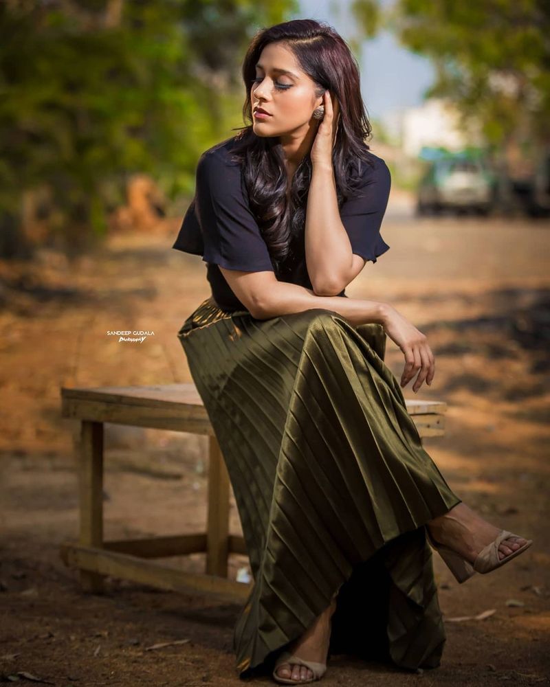 యాంకర్ రష్మీ లేటెస్ట్ ఇన్స్టాగ్రామ్ ఫోటోలు.