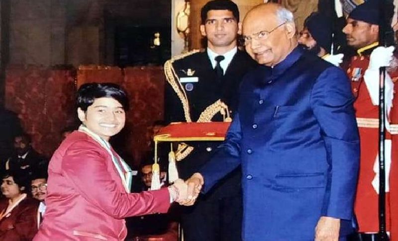 साल 2019 में शिवांगी को राष्ट्रपति रामनाथ कोविंद ने बाल शक्ति पुरस्कार देकर सम्मानित किया। यह सम्मान शिवांगी को स्पोटर्स कोटे में मिला है। राष्ट्रपति भवन में हुए कार्यक्रम में उनके परिवार के लोग भी गए हुए थे। शिवांगी ने 16 मई 2018 को एवरेस्ट को फतह किया था।