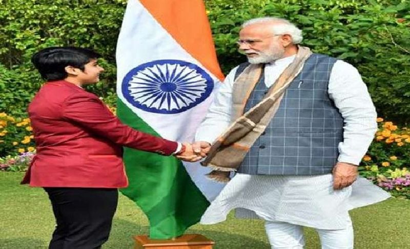 बाल शक्ति पुरस्कार के दौरान शिवांगी पाठक प्रधानमंत्री नरेंद्र मोदी से भी मिल चुकी है। उसका सपना था कि वह पीएम से मिले और उनका ऑटोग्राफ ले। इस मुलाकात के दौरान पीएम ने शिवांगी से कहा तुम तो हरियाणा की तगड़ी बेटी हो। 