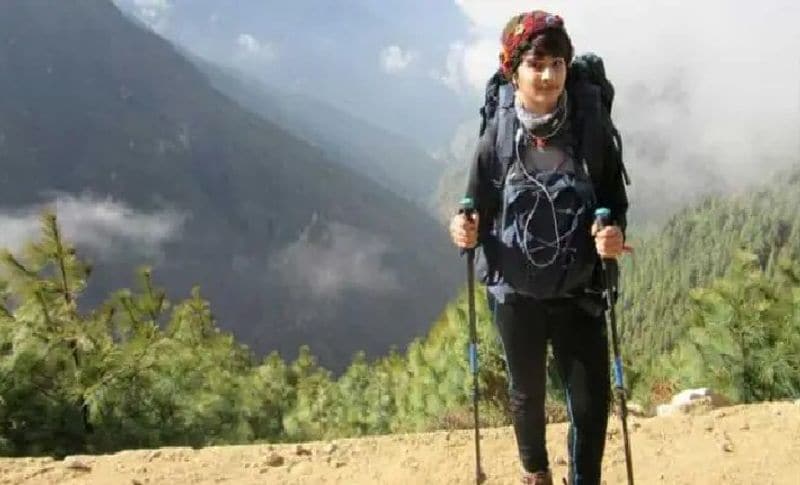 बता दें कि शिवांगी 8 मई को बेस कैंप पहुंच चुकी हैं और अब वह कैंप टू के लिए निकल चुकी है। शिवांगी की मां आरती पाठक ने बताया कि शिवांगी 25 मई तक माउंट ल्होत्से, जोकि विश्व की चौथी सबसे ऊंची चोटी है और उसकी ऊंचाई 8516 मीटर है, जहां पर वह तिरंगा फहराएगी।
