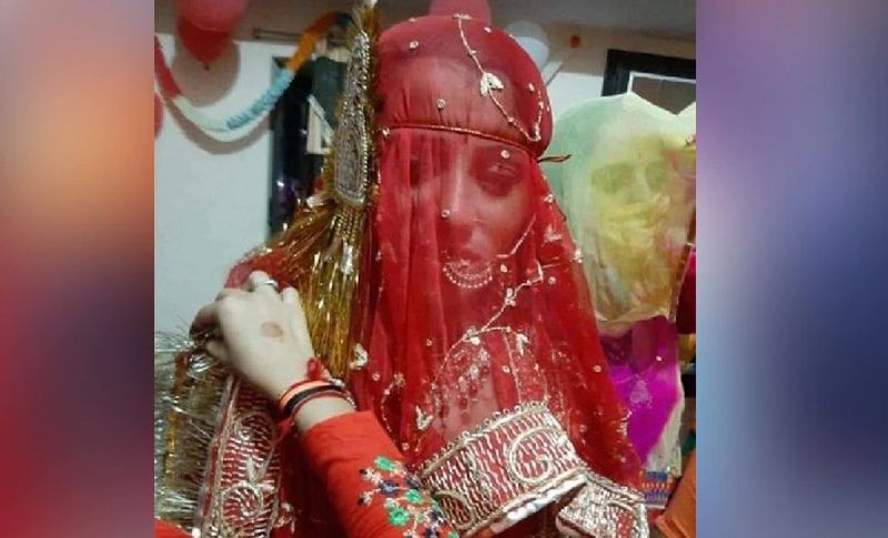 शादी के 9 दिन बाद ही एक दुल्हन विधवा हो गई। जिस लड़की की हाथों की मेहंदी भी नहीं छूटी थी कि उसका सुहाग उजड़ गया। उसने अभी अपनी जिंदगी के हसीन देखना शूरू हुए किए थे कि कोरोना ने सारे सपनों को तोड़ दिया। जहां खुशियां मन रहीं थी अब वहां मातम पसरा हुआ है।
