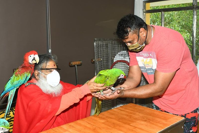 ಈ ವೇಳೆ ಗಣಪತಿ ಸಚ್ಚಿದಾನಂದ ಆಶ್ರಮಕ್ಕೆ ಭೇಟಿ ನೀಡಿದ್ದಾರೆ.