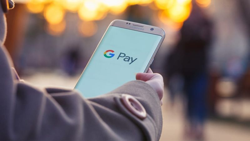 इंटरनेशनली ऐसे ट्रांसफर करें पैसा
इंटरनेशनली पैसा भेजने के लिए Google Pay यूजर्स को सबसे पहले Pay पर टैप करना होगा और फिर वेस्टर्न यूनियन या वाइस ऑप्शन क्लिक करना होगा। यहां से आप आसानी से इंस्ट्रक्शन को फॉलो करके पैसे ट्रांसफर कर सकते हैं।
