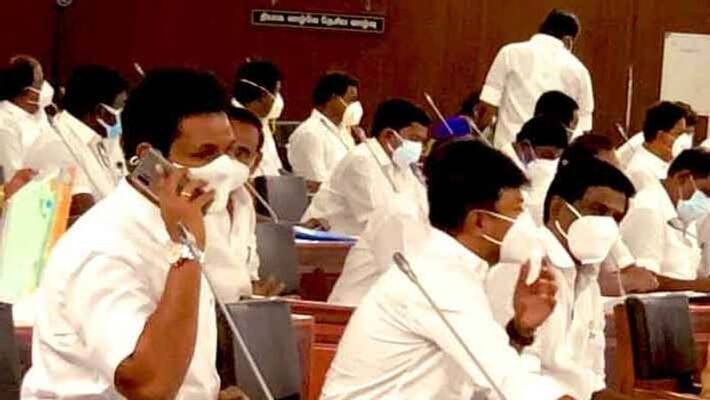 DRP Raja who used cell phone in violation of the rule within the legislature DRP Raja who used cell phone in violation of the rule within the legislature