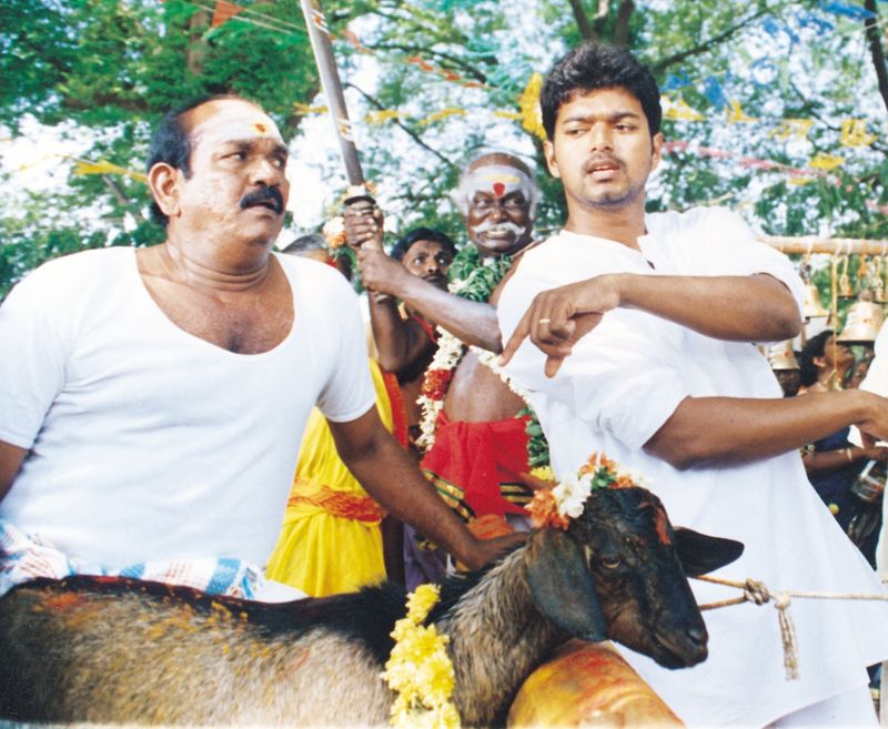 இப்படி அடுத்தடுத்த மரணங்களால் சோகத்தில் மூழ்கிய திரையுலகினரை மற்றொரு காமெடி நடிகரின் மரணம் அதிர்ச்சியில் மூழ்கடித்துள்ளது. 