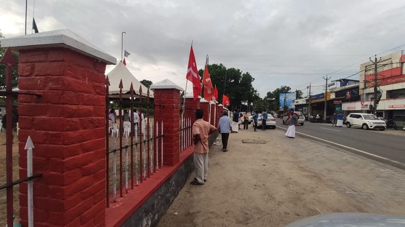 കെ ആര് ഗൌരി കാത്തിരുന്നു. പത്ത് വര്ഷങ്ങള്ക്ക് ശേഷം അവര്, ഭൂവുടമസ്ഥാവകാശം നിർത്തലാക്കുകയും കൃഷിക്കാർക്ക് ഭൂമി നൽകുകയും ചെയ്യുന്ന ഭൂപരിഷ്കരണ ബിൽ പാസാക്കിയെടുക്കുകയും അത് പൂർണമായി നടപ്പാക്കുകയും ചെയ്തു.