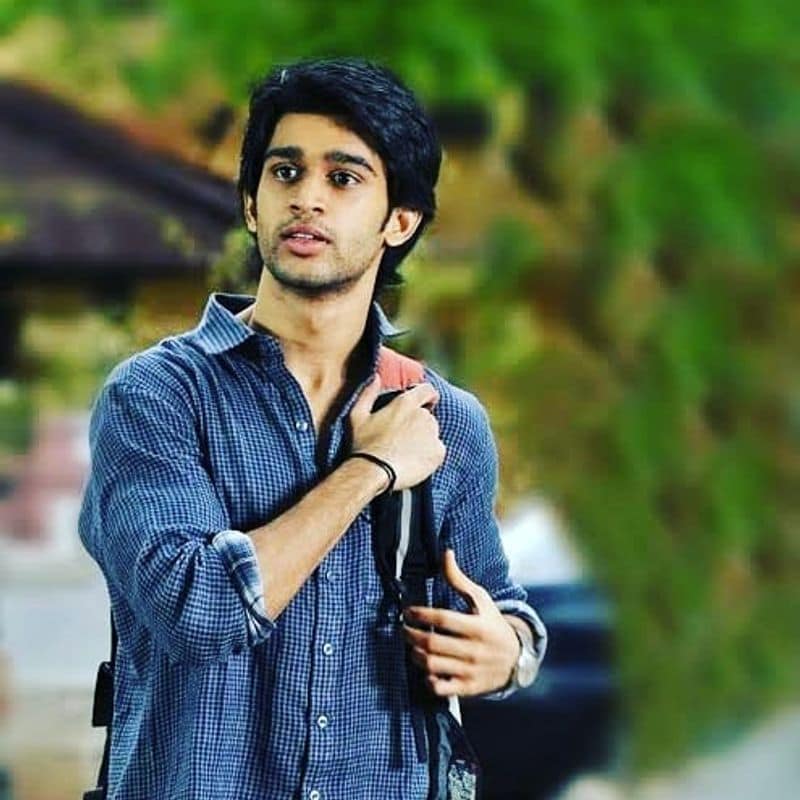 గతంలో అభిజీత్ లవర్ బాయ్ రెండు, మూడు సినిమాలు చేశారు. ఆ సినిమాలు ఏవీ అనుకున్నంత స్థాయిలో విజయం సాధించలేదు. దీనితో గతంలో చేసిన తప్పు మరలా చేయకూడదని అభిజీత్ ఫిక్స్ అయ్యాడట