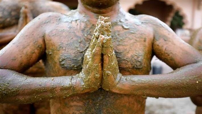 Family buries body of man in cow dung pit to revive him in Chhattisgarh Family buries body of man in cow dung pit to revive him in Chhattisgarh