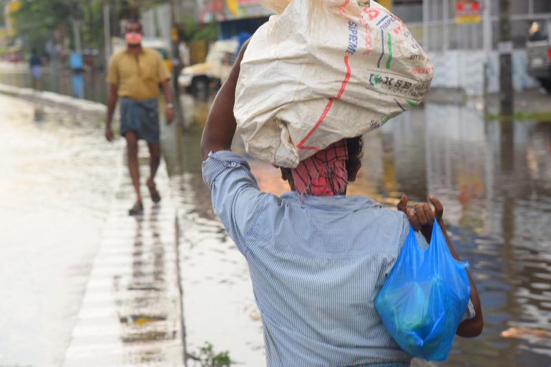'കൊവിഡ് മഹാമാരിയുടെ രണ്ടാം വരവിന്റെ ഈ കാലത്ത്, എല്ലാവരും മാസ്ക് ധരിച്ചും സാനിറ്റൈസ് ചെയ്തും സാമൂഹ്യ അകലം പാലിച്ചും വാക്സിന് എടുത്തും പ്രതിരോധത്തിന് തയ്യാറാവണമെന്ന് ഏഷ്യാനെറ്റ് ന്യൂസ് അഭ്യര്ത്ഥിക്കുന്നു. ഒന്നിച്ച് നിന്നാല് നമുക്കീ മഹാമാരിയെ തോല്പ്പിക്കാനാവും.' #BreakTheChain #ANCares #IndiaFightsCorona