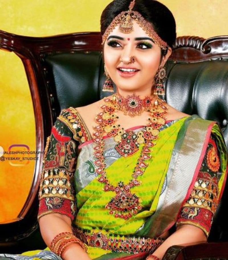 மனதை கொள்ளை கொள்ளும் கியூட் சிரிப்பு 