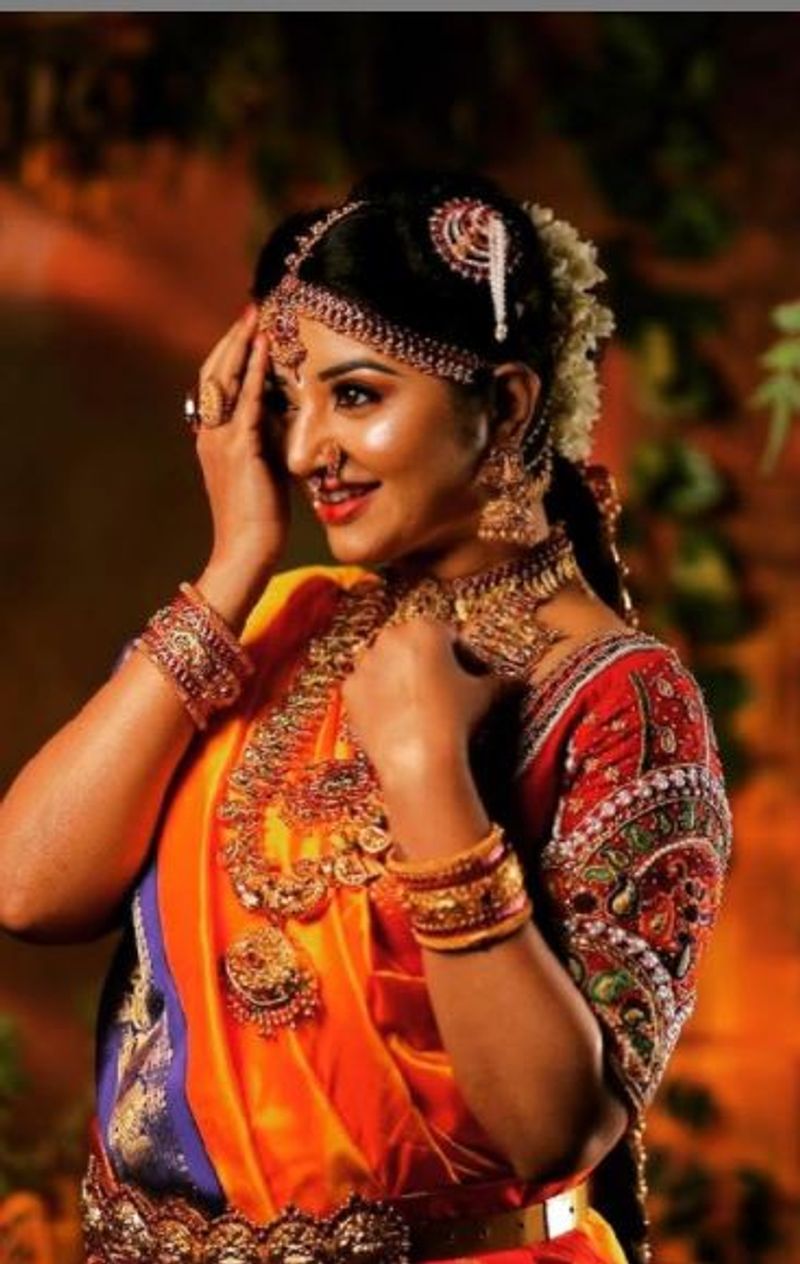 மனதை பறிக்கும் மலரே 