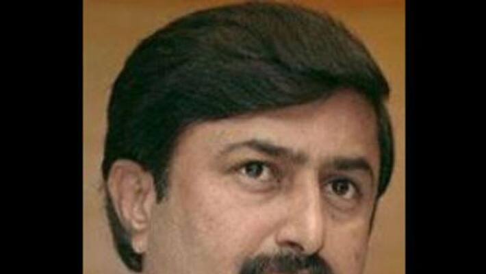 Film industry requests Minister Vellaikovil Saminathan to conduct cinema shootings without any ban. Film industry requests Minister Vellaikovil Saminathan to conduct cinema shootings without any ban.