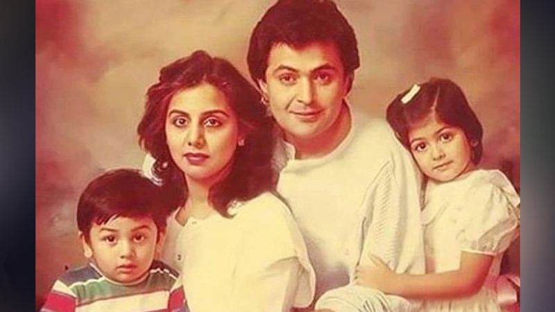 ऋषि कपूर ने अपनी बायोग्राफी में बताया कि उनकी जिंदगी में भी काफी उतार चढ़ाव आए थे। उनकी पहली फिल्म बॉबी सुपरहिट रही तो उनकी उम्मीदें काफी बढ़ गईं थीं। लेकिन जब बाकि फिल्में फ्लॉप हुईं तो वो परेशान हो गए। फिल्में फ्लॉप होने के कारण वे परेशान रहने लगे और धीरे- धीरे डिप्रेशन में जाने लगे। इसके बाद उन्होंने अपनी असफलताओं के लिए प्रेग्नेंट नीतू को जिम्मेदार ठहराना शुरू कर दिया, जिससे दोनों के रिश्ते तनाव बढ़ने लगा था। हालांकि, बाद में सब ठीक हो गया।