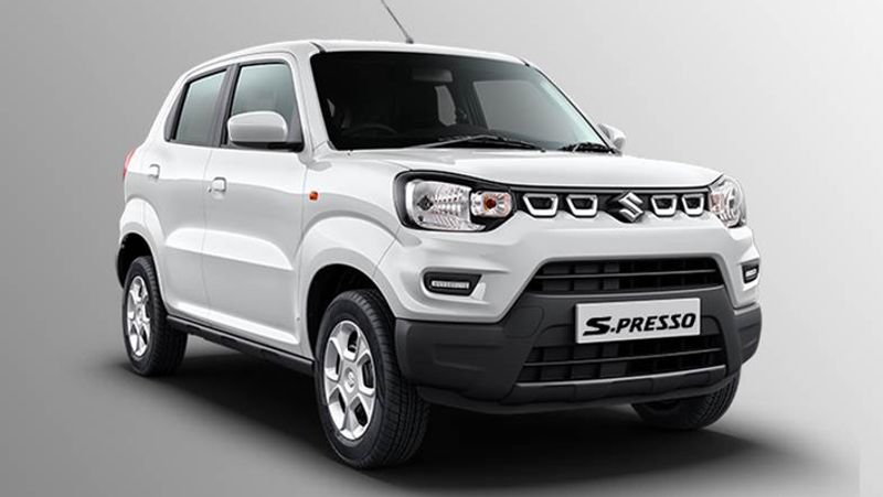 Maruti Suzuki S-Presso
Maruti Suzuki S-Presso में 1 पेट्रोल इंजन और सीएनजी का ऑप्शन दिया जाता है। एस-प्रेसो 4 सीटर है। अब अगर इसके डिसकाउंट की बात की जाए तो इसे कैश में खरीदने पर 14000 का डिस्काउंट, एक्सचेंज बोनस में 15000 और कोर्पोरेट डिस्काउंट 3000 रुपए तक दिया जाता है। 