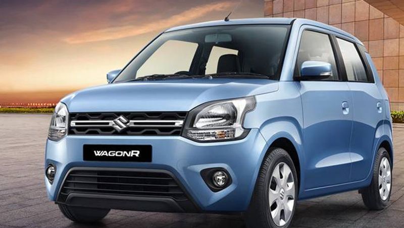 Maruti Suzuki WagonR (Petrol)
Maruti Suzuki WagonR (Petrol) 5 सीटर है। इसमें कैश डिस्काउंट 8000, एक्सचेंज बोनस 15000 और कोर्पोरेट डिस्काउंट 3000 रुपए तक दिया जा रहा है। 