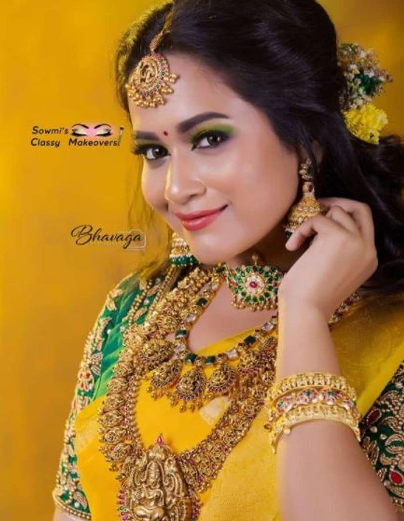 பாண்டியன் ஸ்டோர் முல்லையின் அழகை மெருகேற்றும் நகைகள் 