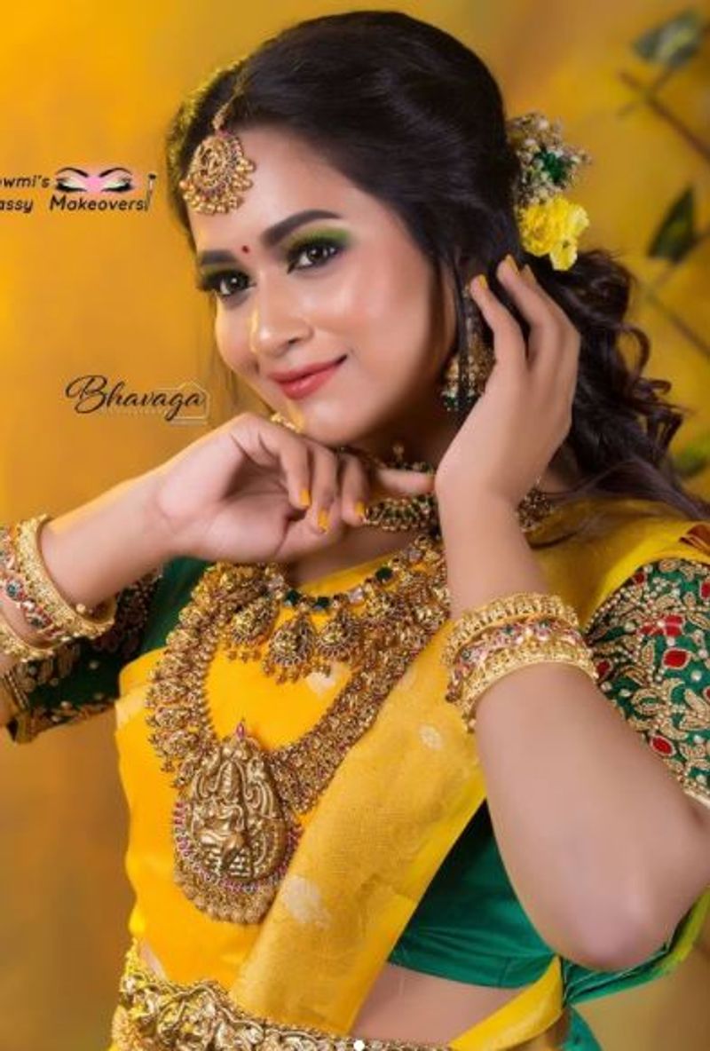 
முகம் சிவந்த சிரிப்பில் கொஞ்சும் அழகு 