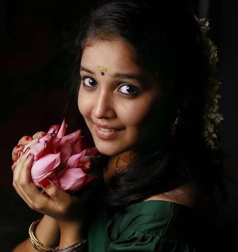 அழகு தாமரையே 