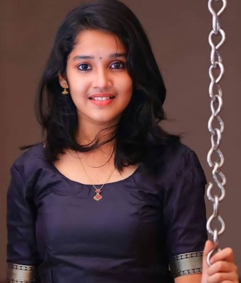 கண்ணே பட்டுடும் இந்த குட்டி நயனுக்கு 