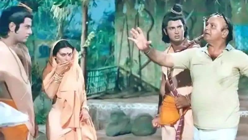 तभी हमारे कैमरामैन अजीत ने पेड़ पर लटके एक मोटे सांप की तरफ इशारा किया। इसके बाद तो हम सभी अपनी जान बचाने के लिए वहां से फौरन भागे थे। इससे पहले सुनील लहरी ने लंका में अशोक वाटिका की शूटिंग के दौरान का किस्सा शेयर किया था। 