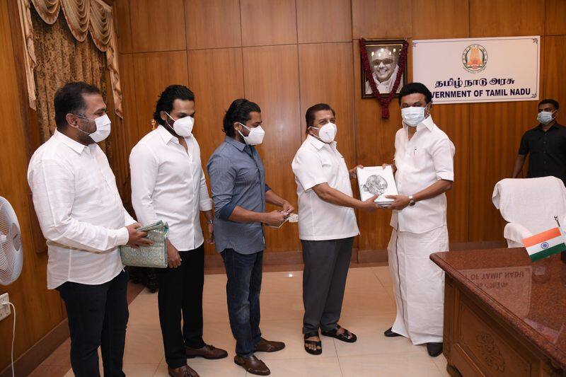 actor surya and karthi give 1 core for corona fund chief minister MK Stalin