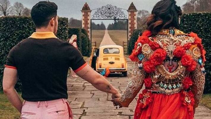 The Internet Is Obsessed With Pic Of Priyanka Chopra In Goddess Jacket The Internet Is Obsessed With Pic Of Priyanka Chopra In Goddess Jacket