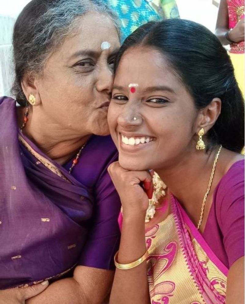 இந்நிலையில் சமீபத்தில் கொரோனா தொற்றால் பாதிக்க பட்டதாக சமூக வலைத்தளம் மூலம் தெரிவித்திருந்தார். தனிமை படுத்தி கொண்டு சிகிச்சை பெற்று வரும் இவர், உயிருக்கு போராடி வருவதாகவும், இதனால் சீரியல் நிறுத்தப்பட வாய்ப்புள்ளதாக, யூ டியூப் தளம் ஒன்று செய்தி வெளியிட்டுருந்தது. இதை பார்த்து அதிர்ச்சியடைந்த கேப்ரில்லா, நன்றாகத்தான் உள்ளேன், உடல்நலம் தேறி வருகிறது என இந்த வதந்திக்கு முற்றுப்புள்ளி வைத்துள்ளார்.