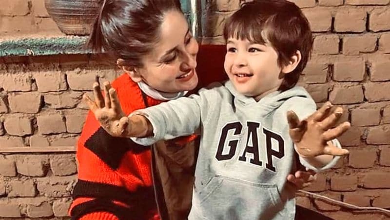 वर्क फ्रंट की बात करें तो आखिरी बार इरफान खान और राधिका मदन स्टारर 'अंग्रेजी मीडियम' में नजर आईं करीना जल्द ही फिल्म 'लाल सिंह चड्ढा' में दिखेंगी। दिसंबर में क्रिसमस के मौके पर रिलीज होने जा रही इस फिल्म का कुछ हिस्सा करीना ने प्रेग्नेंसी के दौरान ही शूट किया था। इसमें आमिर खान लीड रोल में नजर आएंगे।