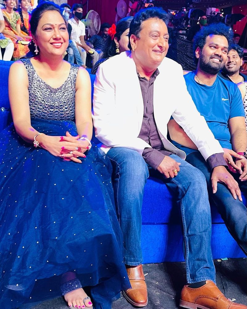 అప్పటి నుంచి తాను, పూరీ బ్రదర్ అండ్ సిస్టర్లాగా ఉన్నామని తెలిపింది. తమ ఫ్యామిలీకి పూరీ చాలా క్లోజ్ అని పేర్కొంది. అప్పట్లో పూరీ ఉంటేనే హేమని వాళ్ల పేరెంట్స్ షూటింగ్కి పంపించేవారట.